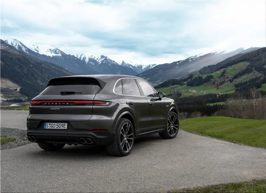 2024 Porsche Cayenne E-Hybrid