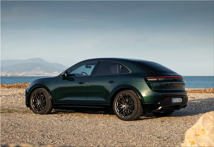 2025 Porsche Macan Turbo
