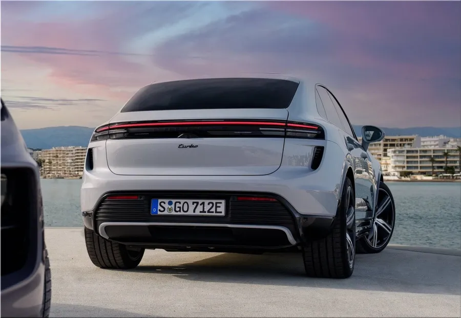 2025 Porsche Macan Turbo