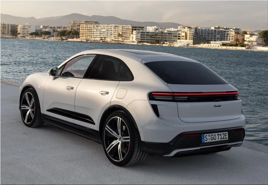 2025 Porsche Macan Turbo