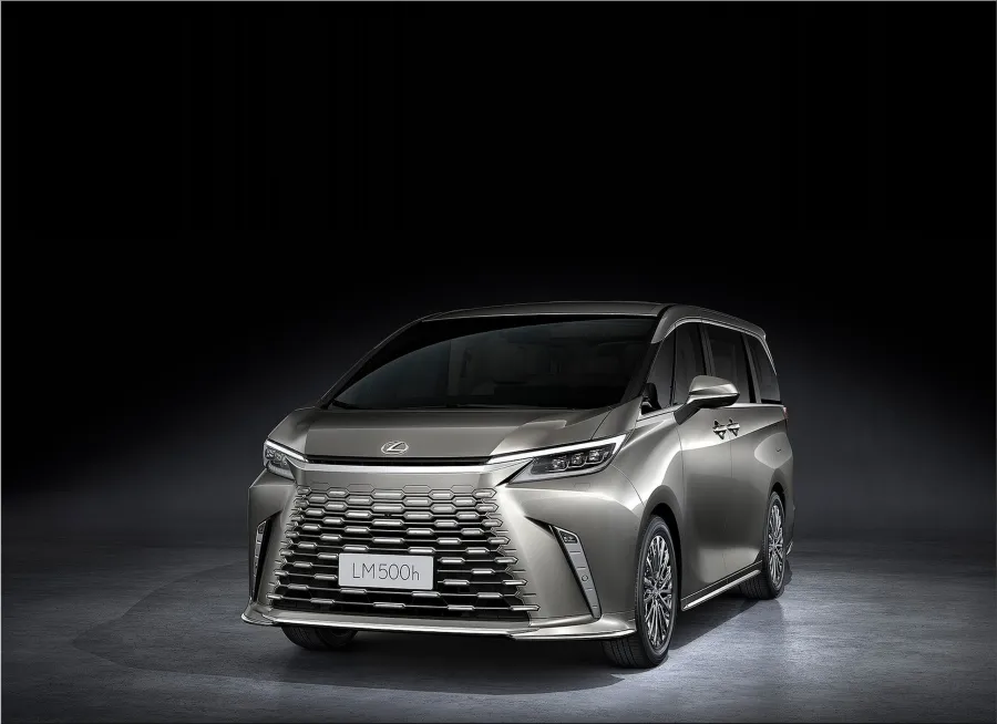 Lexus LM