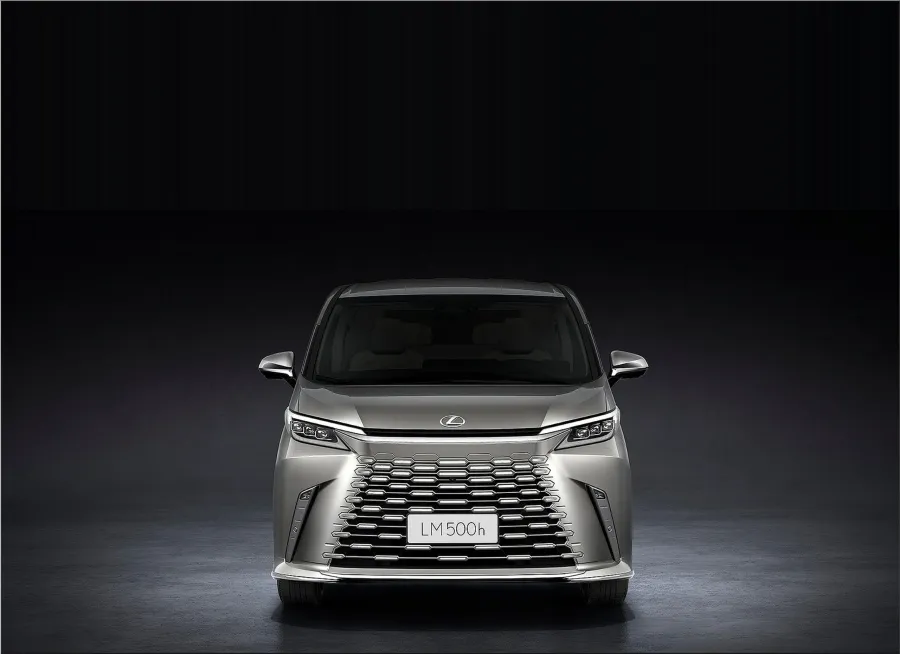 Lexus LM
