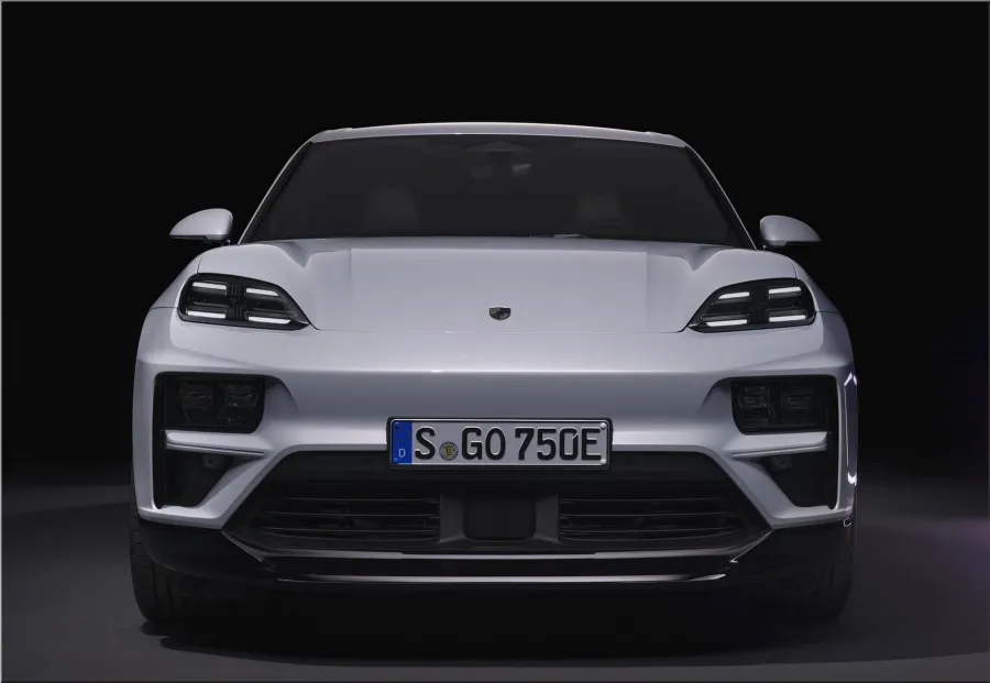 2025 Porsche Macan Turbo