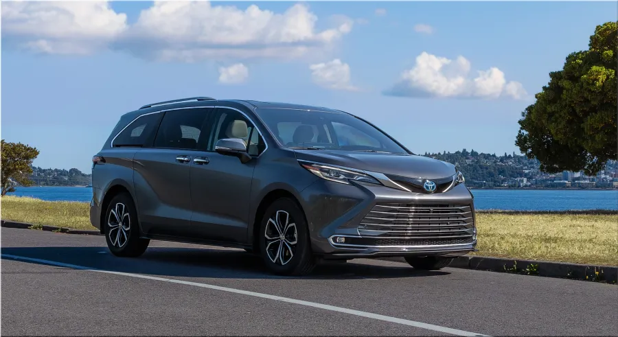 2025 Toyota Sienna: Hybrid Efficiency and New Safety Technology for Families