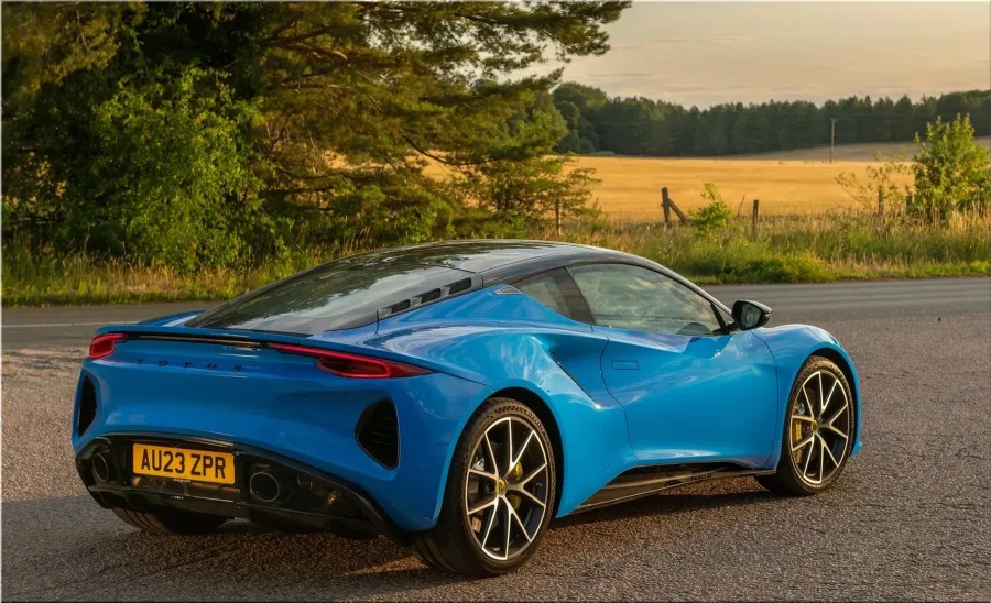 Lotus Emira i4