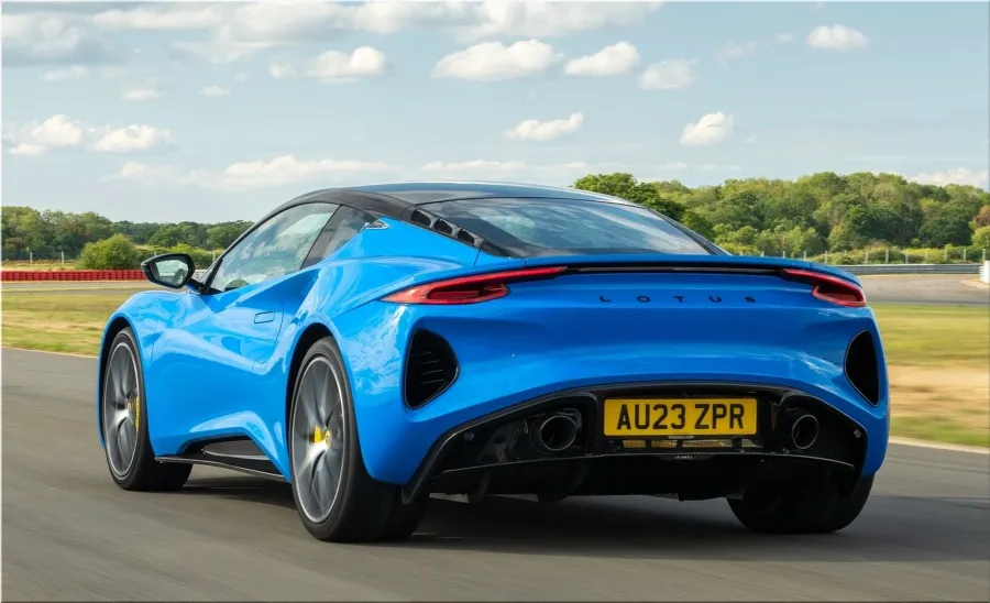 Lotus Emira i4