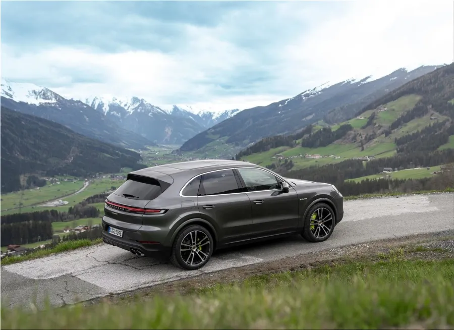 2024 Porsche Cayenne E-Hybrid