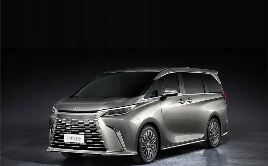 Lexus LM