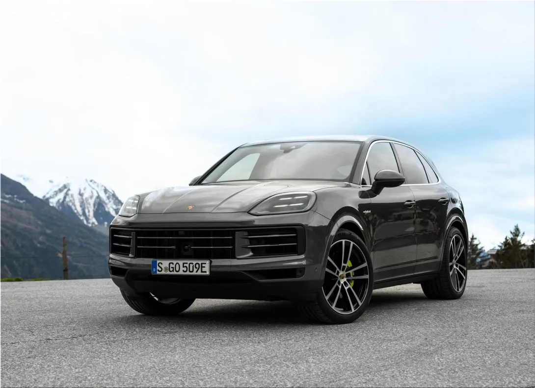 2024 Porsche Cayenne E-Hybrid: The ultimate luxury SUV for performance and efficiency