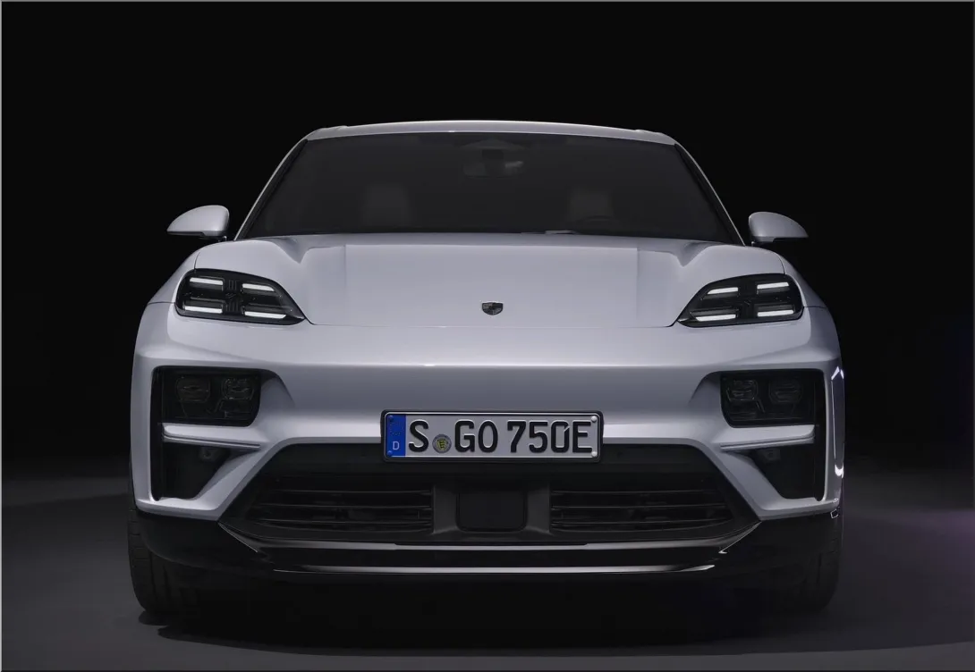2025 Porsche Macan Turbo